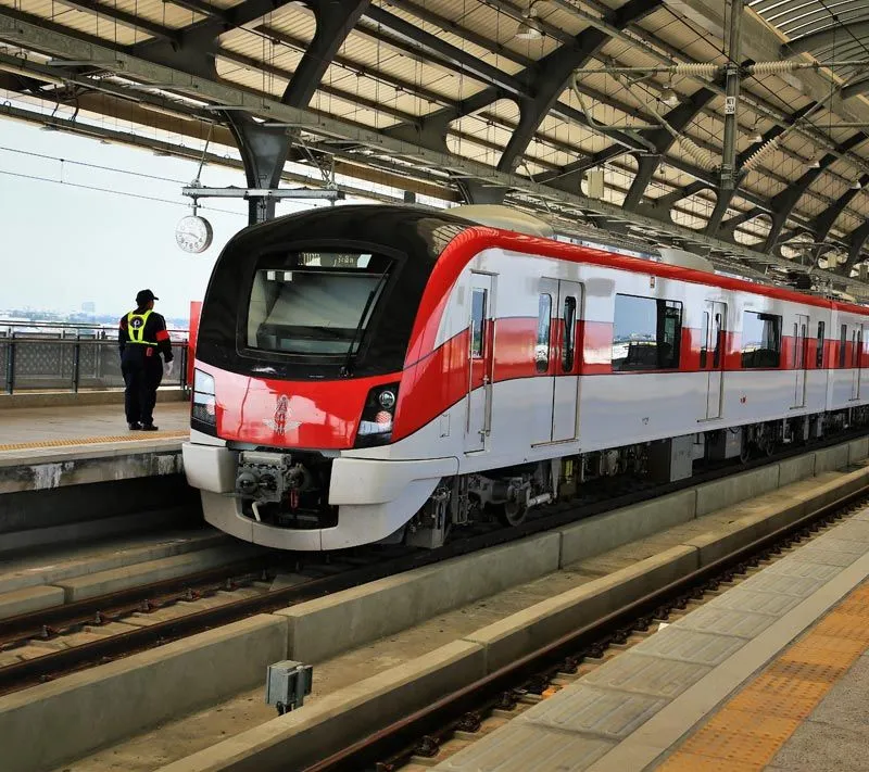 สถานีรถไฟฟ้าสายสีแดง รังสิต เป็นจุดที่มีบริการ เช่ารถรังสิต
